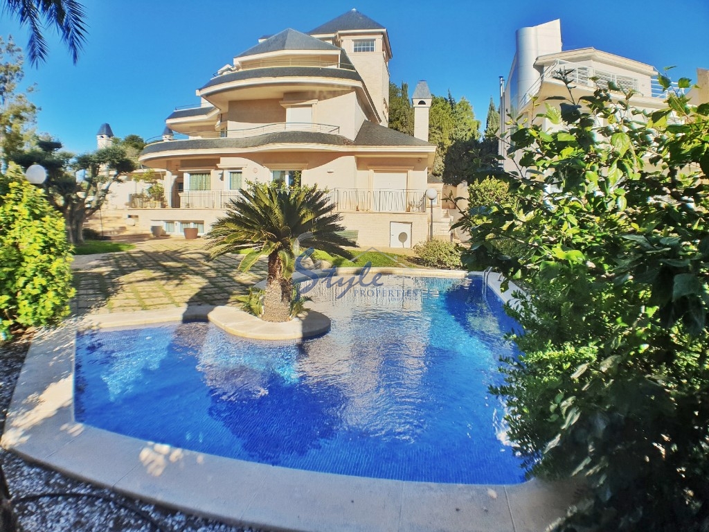 Comprar villa de lujo con piscina en Alicante cerca del mar. ID 4879