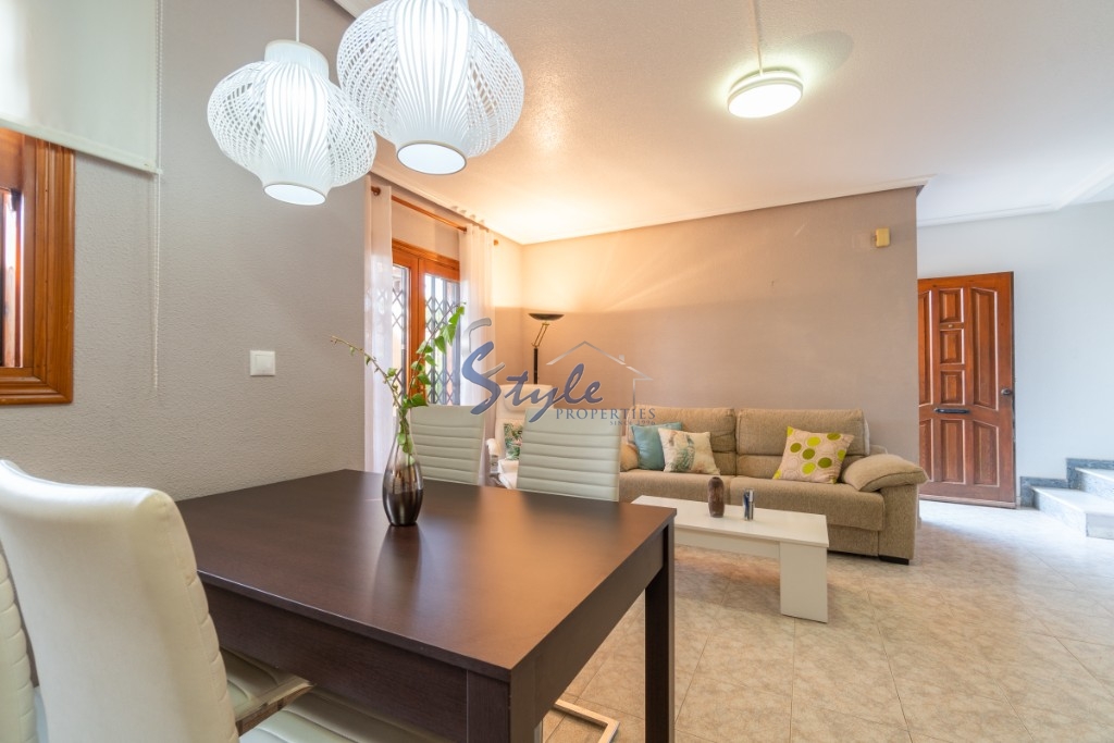 Se vende adosado con piscina y cerca del mar en Playa Flamenca, Orihuela Costa. ID: 4882