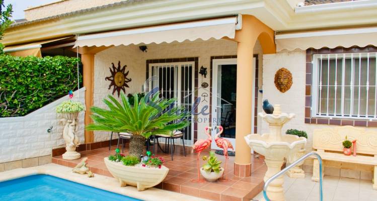 Buy Semi-detached Chalet with private pool in Torre de la Horadada, 500 meters from the beach. ID 4883