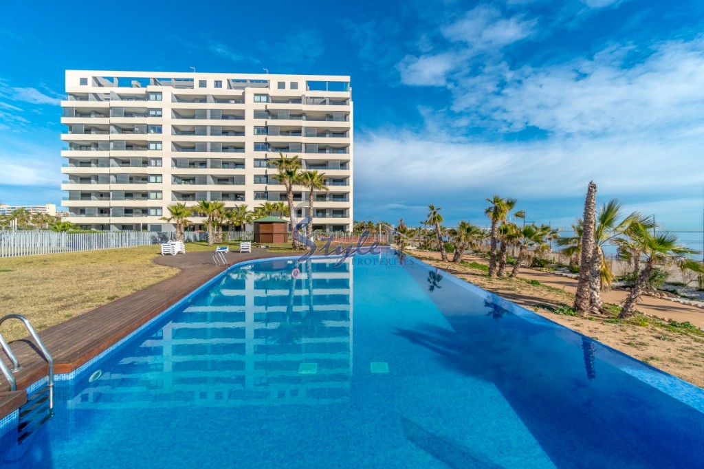 A la venta apartamentos con vistas panorámicas al mar en Panorama Mar, Punta Prima, España. ID4791