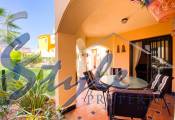 Comprar bungalow cerca del mar con jardín privado en Punta Marina, Punta Prima, Costa Blanca. ID1415