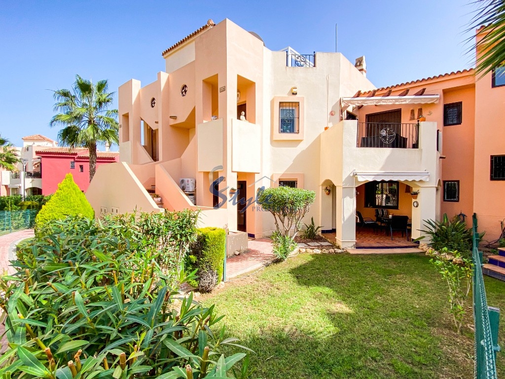 Comprar bungalow cerca del mar con jardín privado en Punta Marina, Punta Prima, Costa Blanca. ID1415