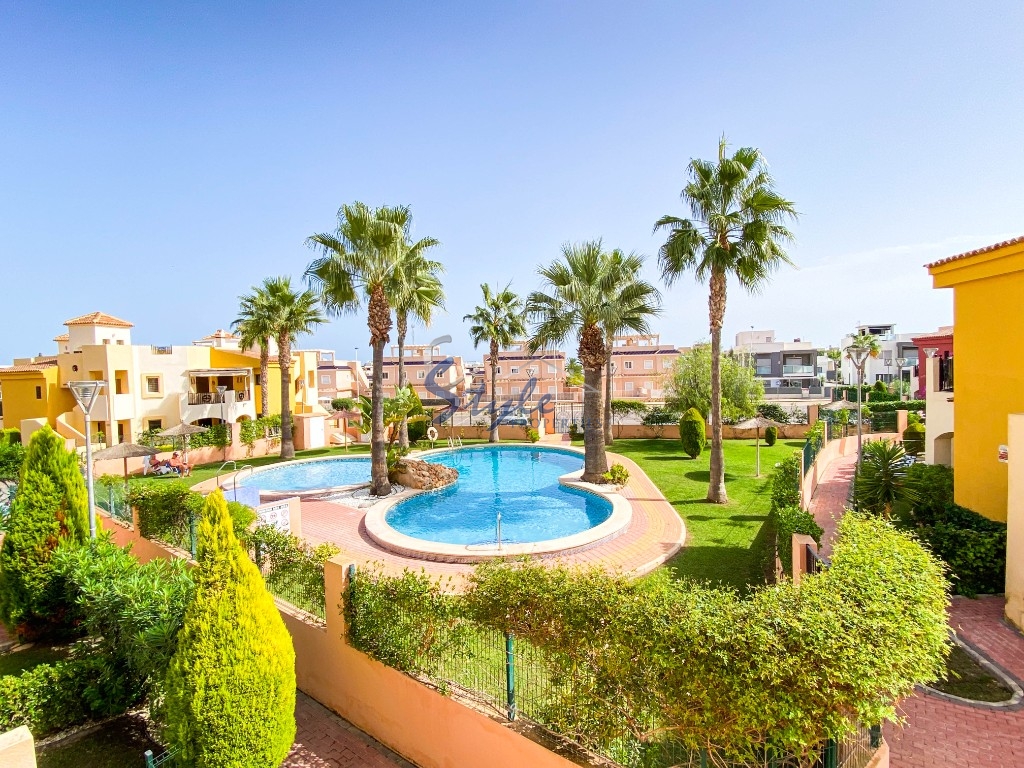 Comprar bungalow cerca del mar con jardín privado en Punta Marina, Punta Prima, Costa Blanca. ID1415