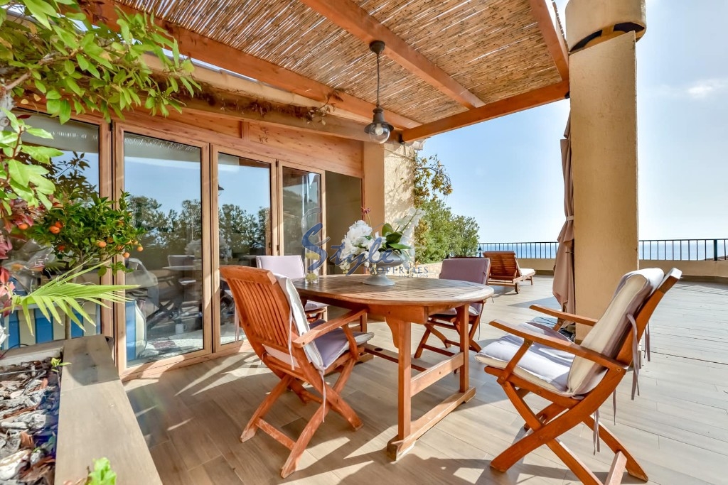 Buy luxury penthouse with panoramic views in Altea, Mascarat. ID: 4901