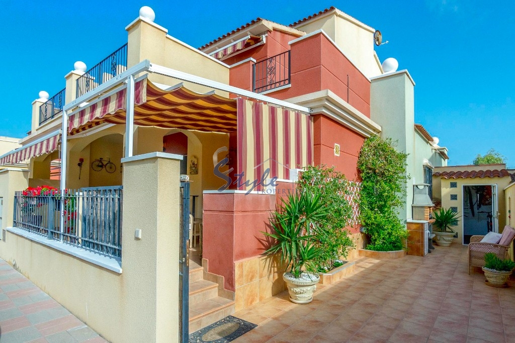 Buy townhouse with garden and pool in Torrevieja. ID 4907