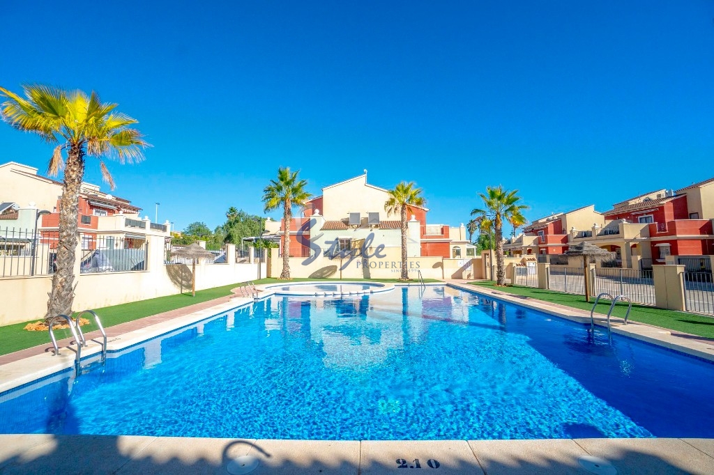 Buy townhouse with garden and pool in Torrevieja. ID 4907