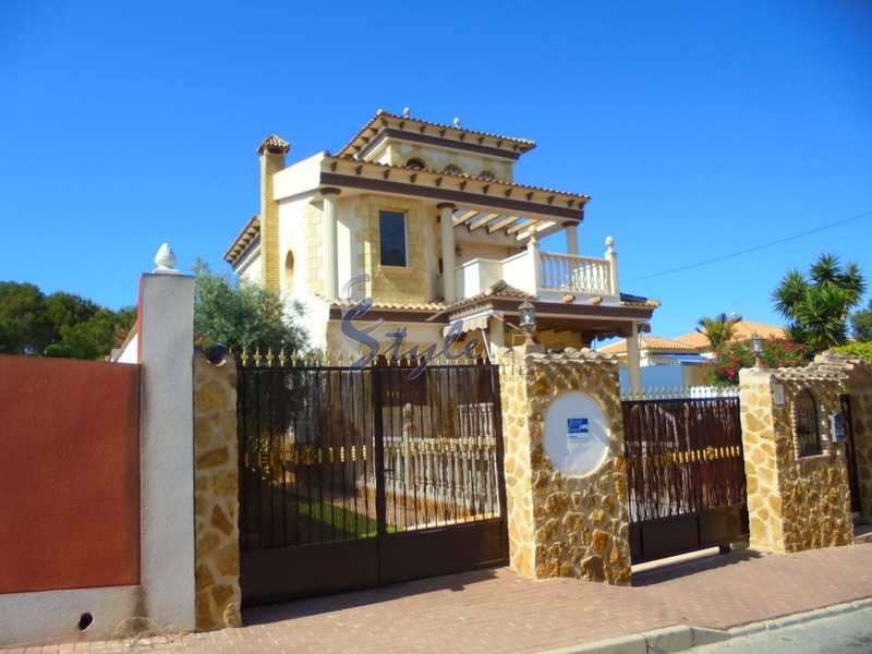 Resale - Villa - Los Balcones, Torrevieja - Los Balcones