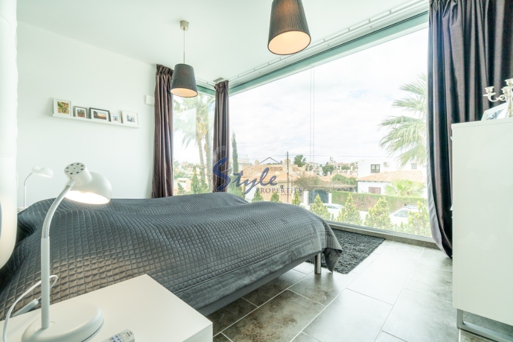 Resale - Villa - Cabo Roig