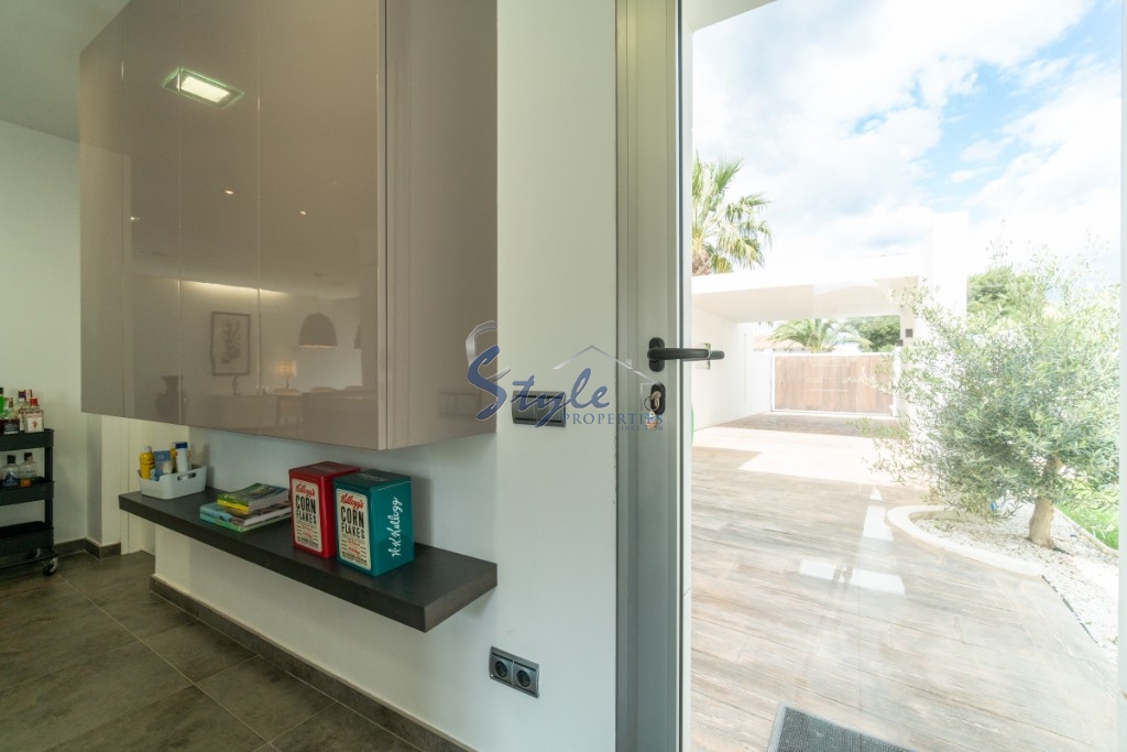 Resale - Villa - Cabo Roig