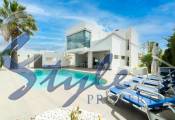 Comprar villa con piscina en Cabo Roig, Orihuela Costa cerca del mar. ID 4912