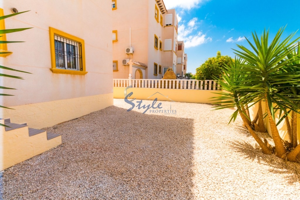 Buy ground floor apartment in Cabo Roig close to the beach. ID 4925