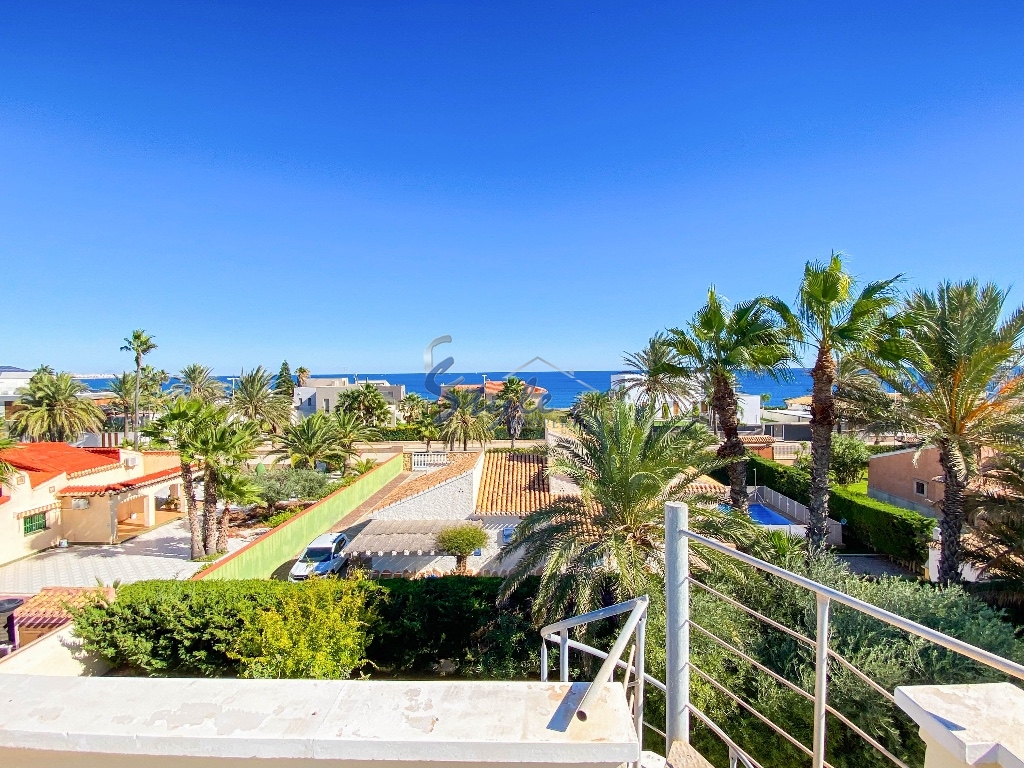 Resale - Villa - Cabo Roig