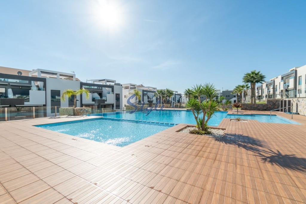 To buy a sunny ground floor apartment in Punta Prima, Costa Blanca, Spain. ID3431