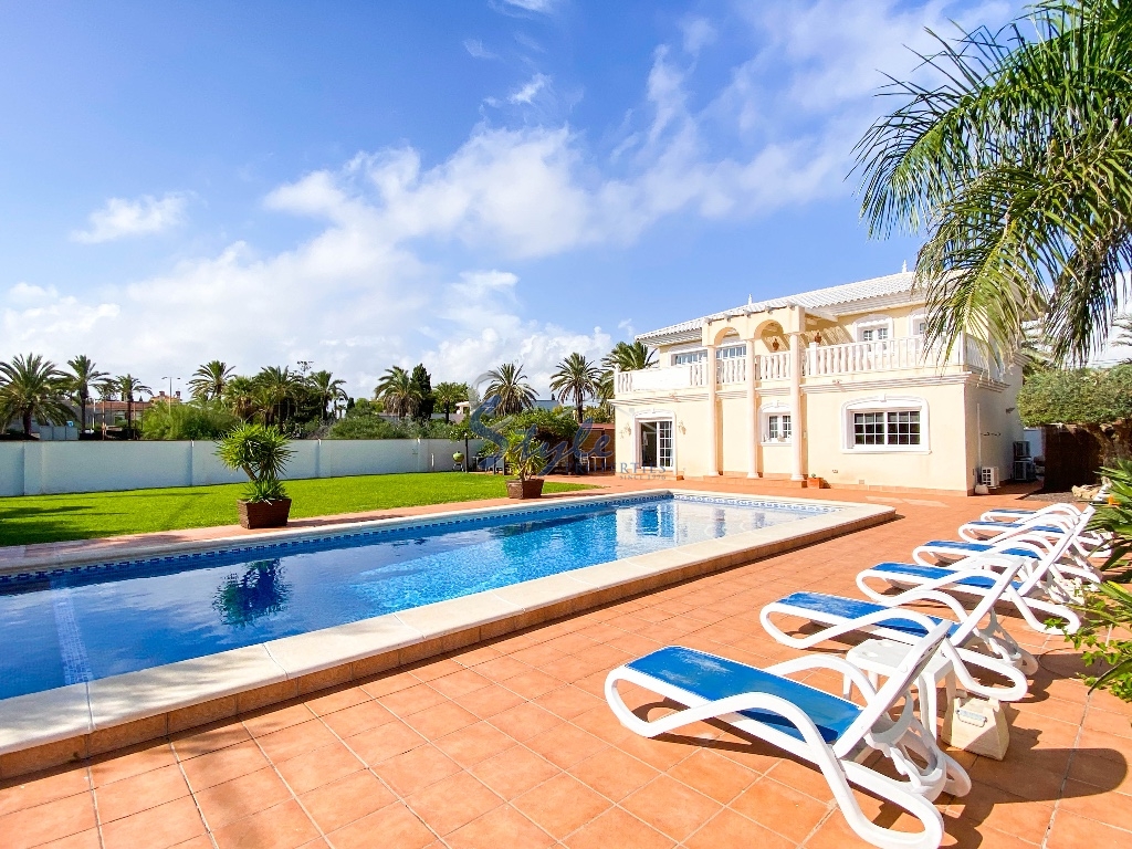 for sale luxury villa near the sea in Cabo Roig, Orihuela Costa, Costa Blanca, Spain. ID3315