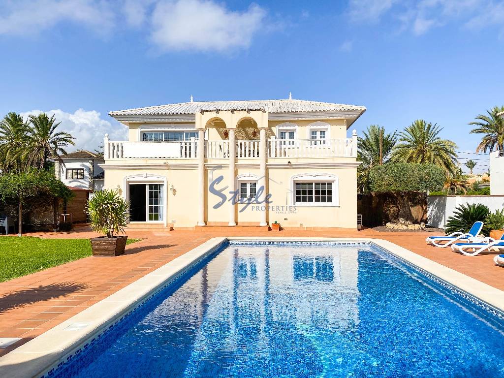 for sale luxury villa near the sea in Cabo Roig, Orihuela Costa, Costa Blanca, Spain. ID3315