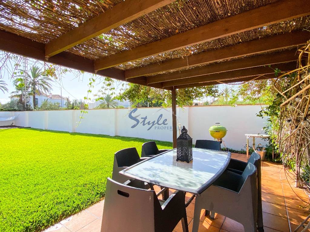 Resale - Villa - Cabo Roig