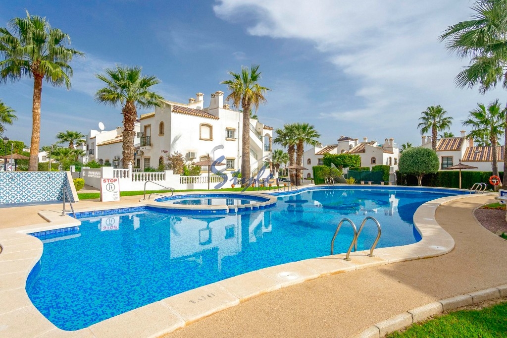 Buy Townhouse with private garden in Costa Blanca close to golf in Villamartin. ID: 4937