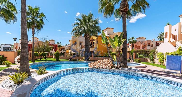 Buy penthouse apartment close to the sea in Playa de Punta Marina, Torrevieja, Costa Blanca. ID: 4940