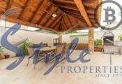 Comprar villa con piscina en Playa Flamenca, cerca del mar y las playas de Orihuela Costa. ID: 4944