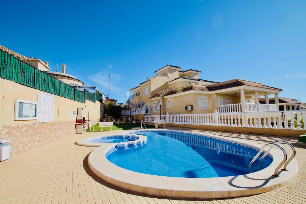 Buy townhouse in Costa Blanca close to golf in Las Filipinas, Villamartin. ID: 4948