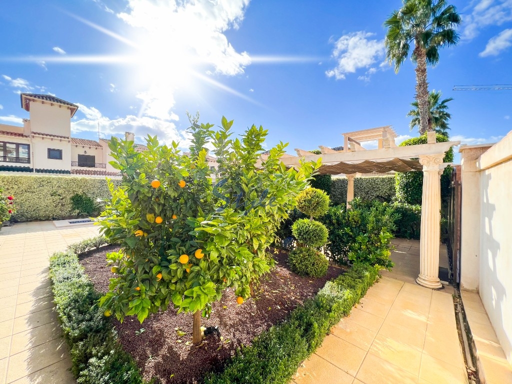 For sale a detached villa with a swimming pool in Doña Pepa, Cuidad Quesada, Costa Blanca, Spain. ID1356