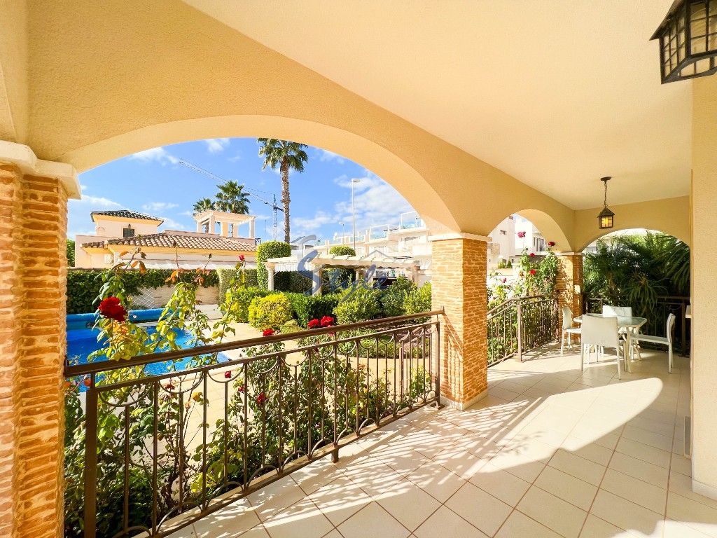 For sale a detached villa with a swimming pool in Doña Pepa, Cuidad Quesada, Costa Blanca, Spain. ID2832