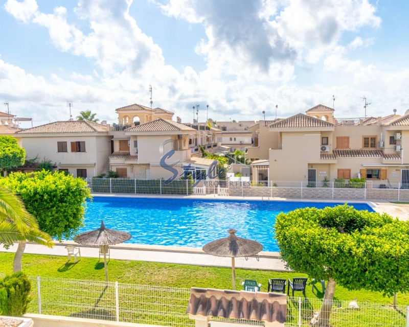 Buy villa with pool in Playa Flamenca, near the sea and close to the beaches of Orihuela Costa. ID: 4951