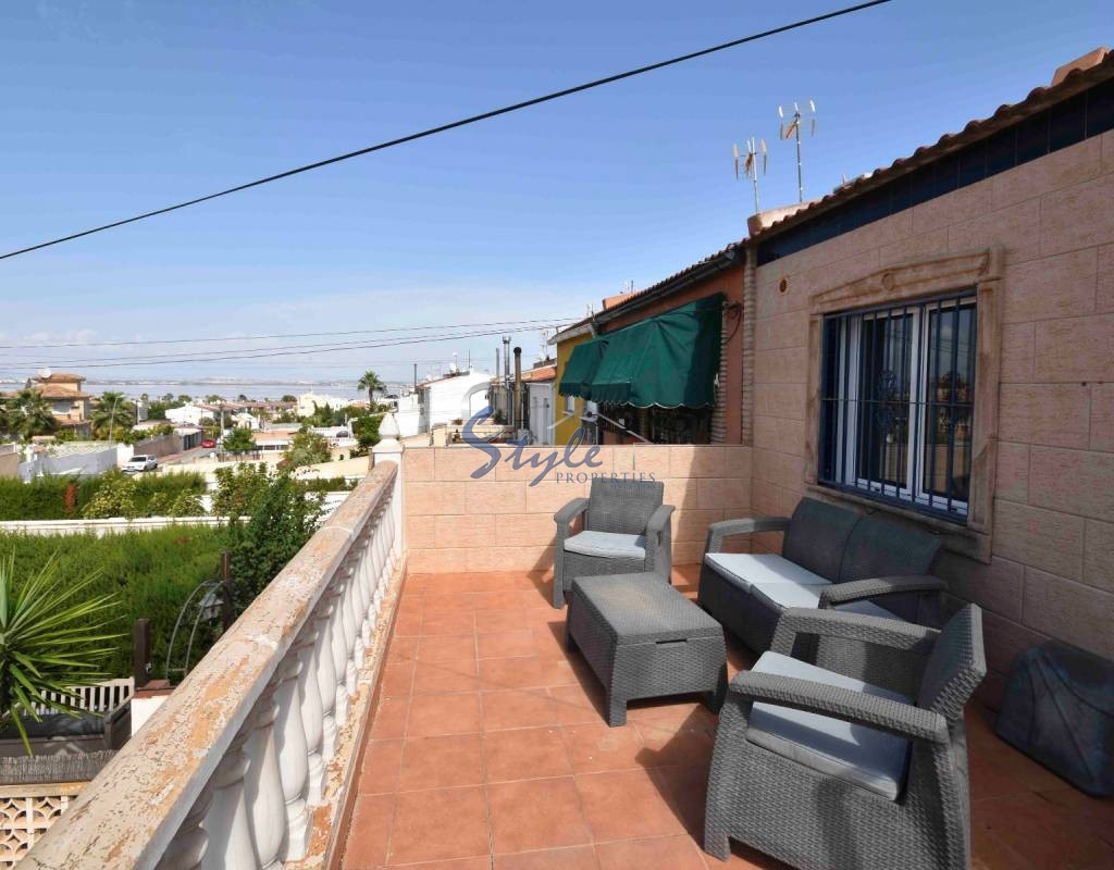 Buy townhouse with garden and porch in Torrevieja. ID 4960