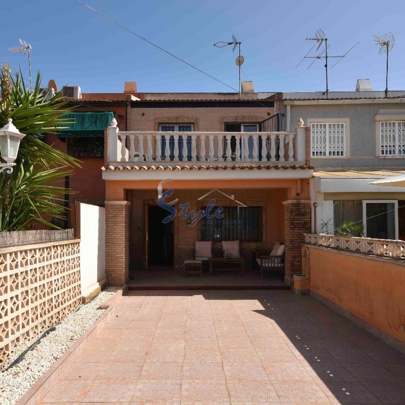Buy townhouse with garden and porch in Torrevieja. ID 4960