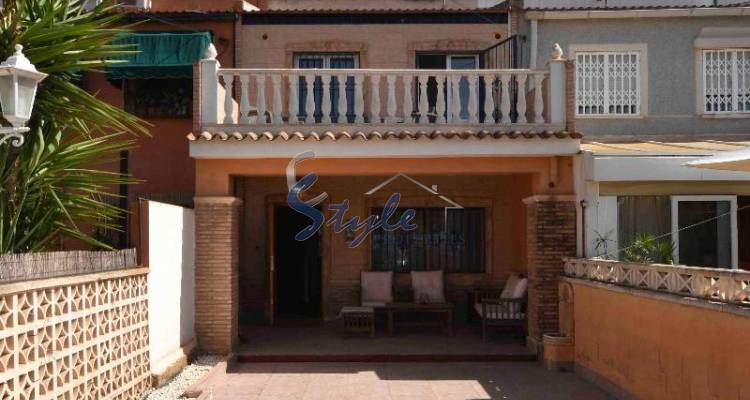 Comprar dúplex adosado con jardín y patio en Los Balcones, Torrevieja. ID 4960