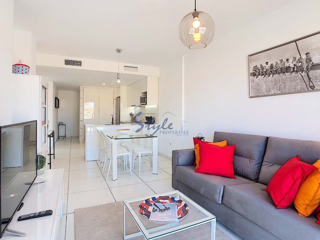 En venta piso con solarium y licencia turística en Villamartin, Costa Blanca, Spain. ID1317