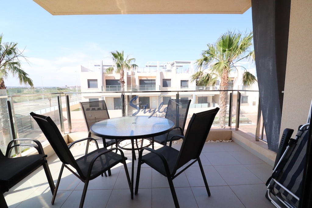 Comprar bungalow con piscina y cerca del mar en Mil Palmeras, Orihuela Costa. ID: 4967