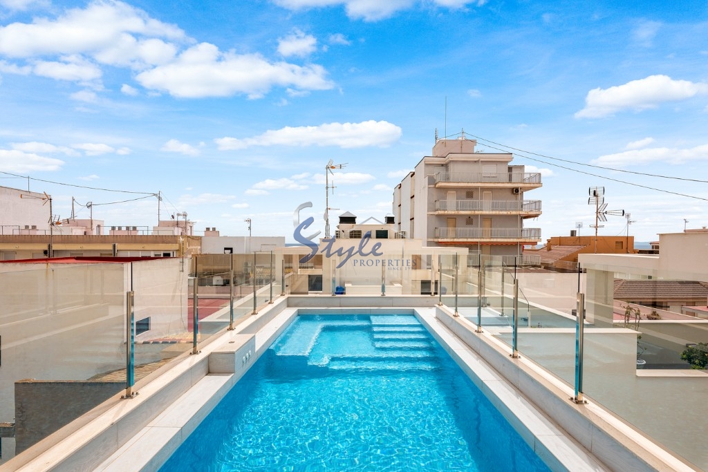 Apartamentos nuevos cerca del mar en Torrevieja, Costa Blanca, España.ON1434