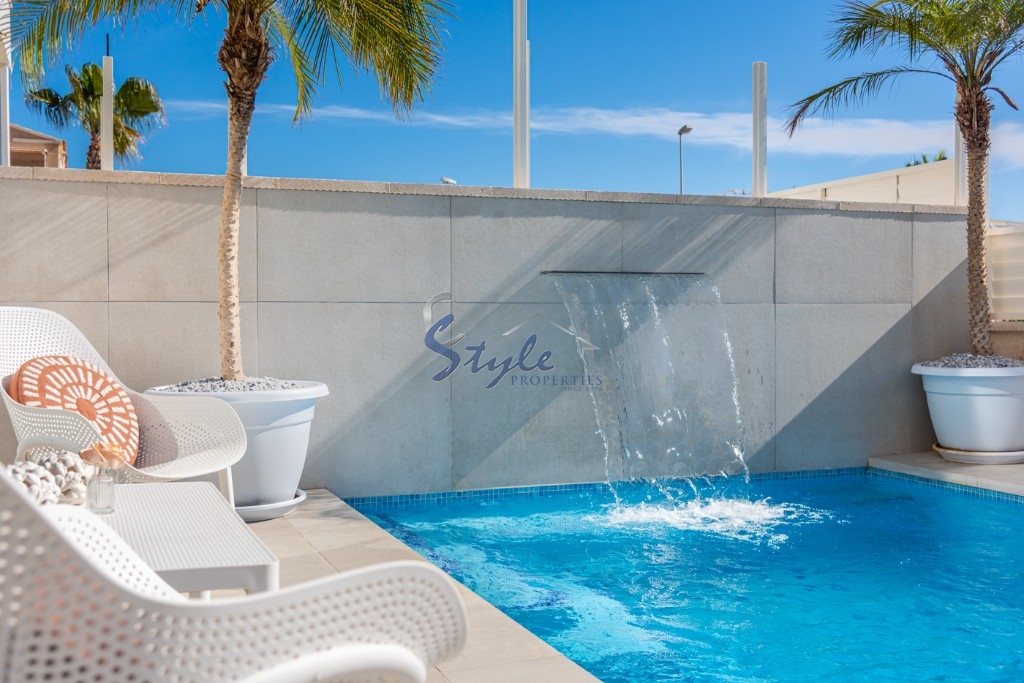 For sale new build villa  close to the beach in Punta Prima, Alicante , Costa Blanca ID:ON1212