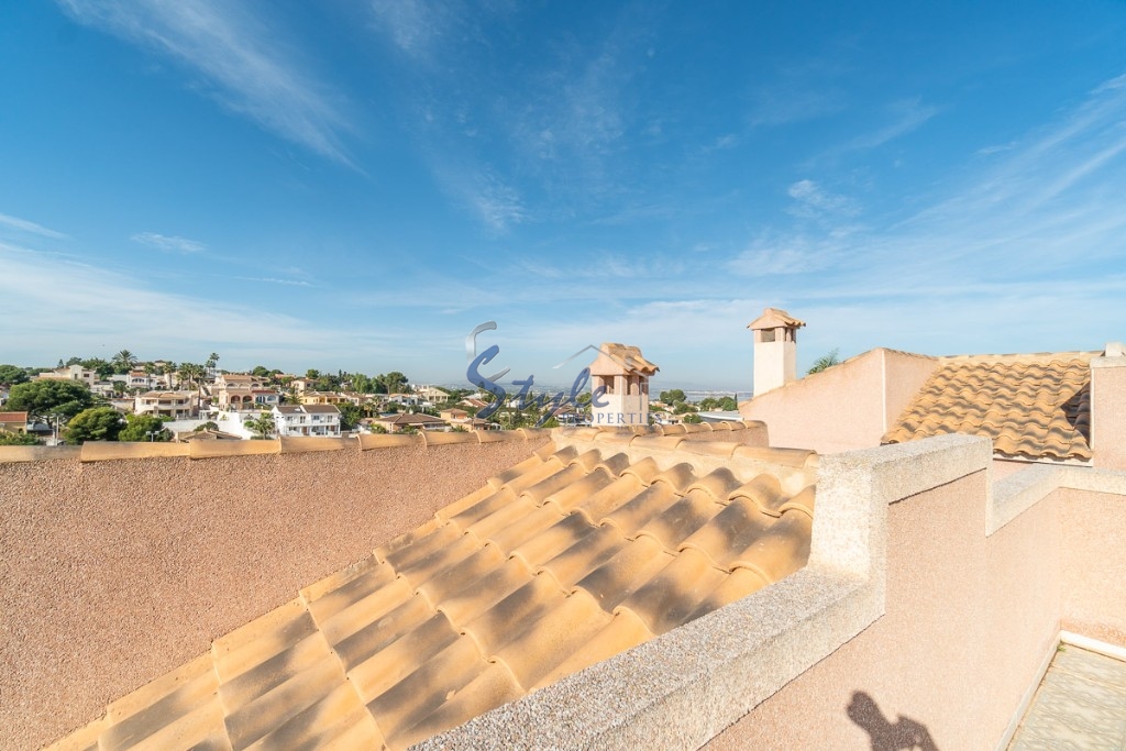 A la venta una encantadora villa con piscina en Los Balcones, Costa Blanca, España. ID3794