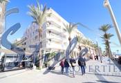 Buy reformed apartment just 10 meters from the beach in Torrevieja, Costa Blanca. ID: 4977