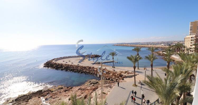 Buy reformed apartment just 10 meters from the beach in Torrevieja, Costa Blanca. ID: 4977