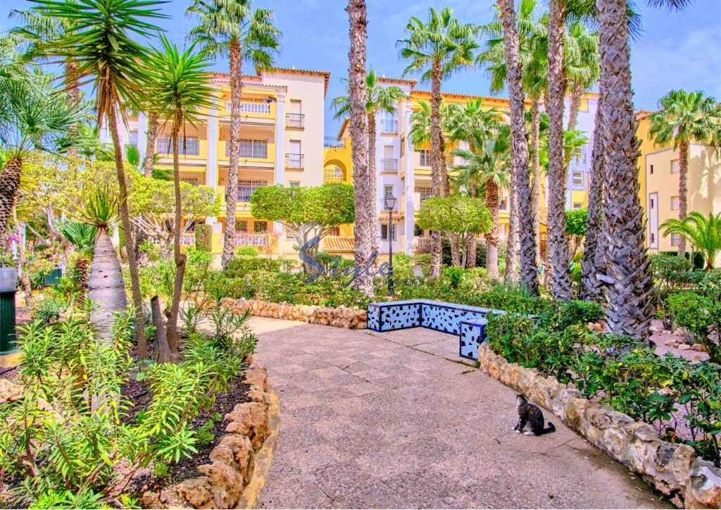 Se vende apartamento de 2 dormitorios Aldea Del Mar, Torrevieja, Costa Blanca, España. ID1349