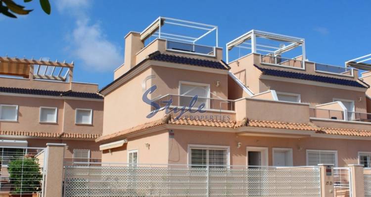 se vende adosado en Vista Azul, Punta Prima, Los Altos, Costa Blanca, Spain. ID1254