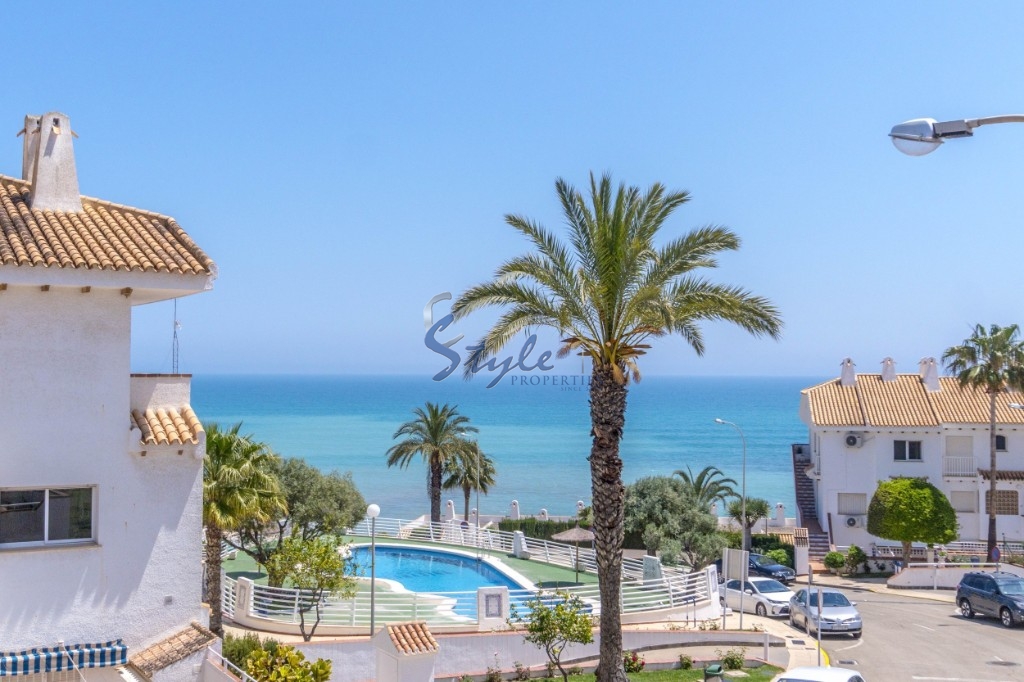 Buy bungalow with sea view steps from the beach in Dehesa de Campoamor, Orihuela Costa. ID: 4981
