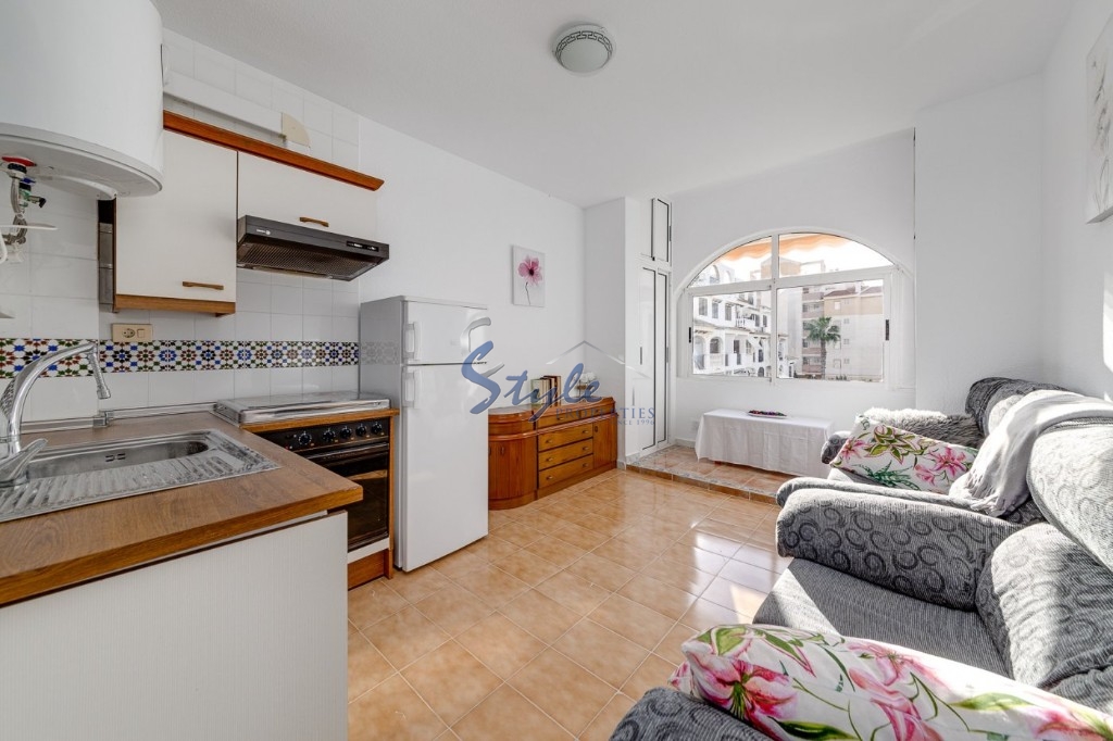 Se vende apartamento de 1 dormitorio en Calas Blancas, Torrevieja, Costa Blanca, España. ID1265