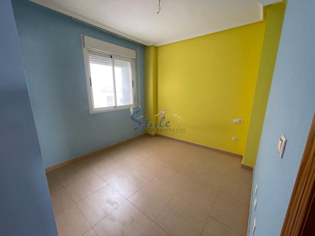 Se vende piso de 2 dormitorios cerca de la playa y del centro, Torrevieja, Costa Blanca, España. ID1269