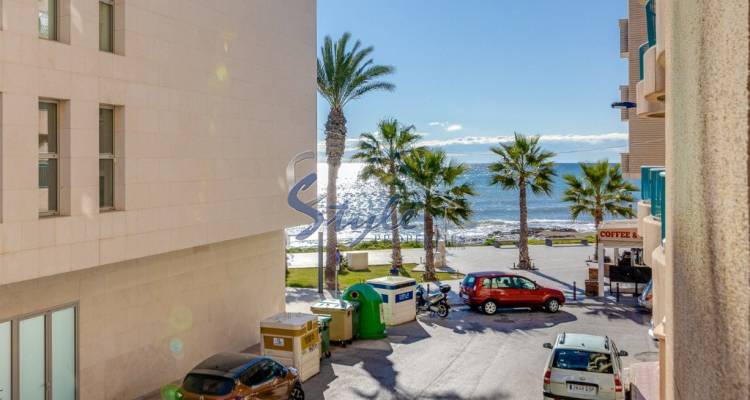 Apartamentos en venta con vistas al mar cerca de la playa central de Torrevieja, Costa Blanca, España. ID1258