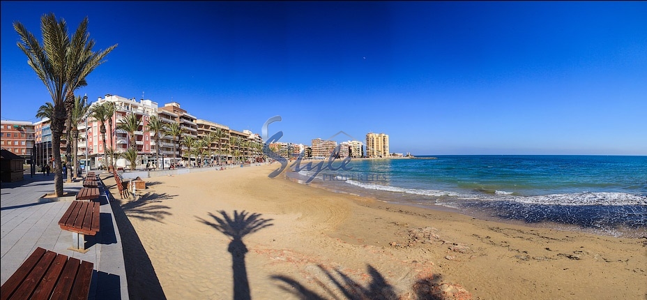 Apartments for sale with sea views near the central beach of Torrevieja, Costa Blanca, Spain. ID1258