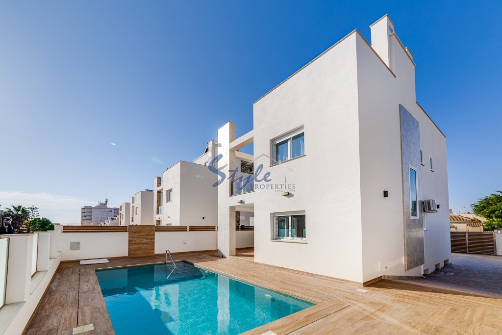 Villa de obra nueva en venta en Torrevieja, Costa Blanca, España. ON1454