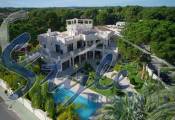 En venta exclusiva villa de diseño cerca del mar en Campoamor, Costa Blanca, España. ID7770