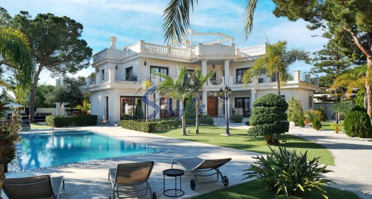 En venta exclusiva villa de diseño cerca del mar en Campoamor, Costa Blanca, España. ID7770