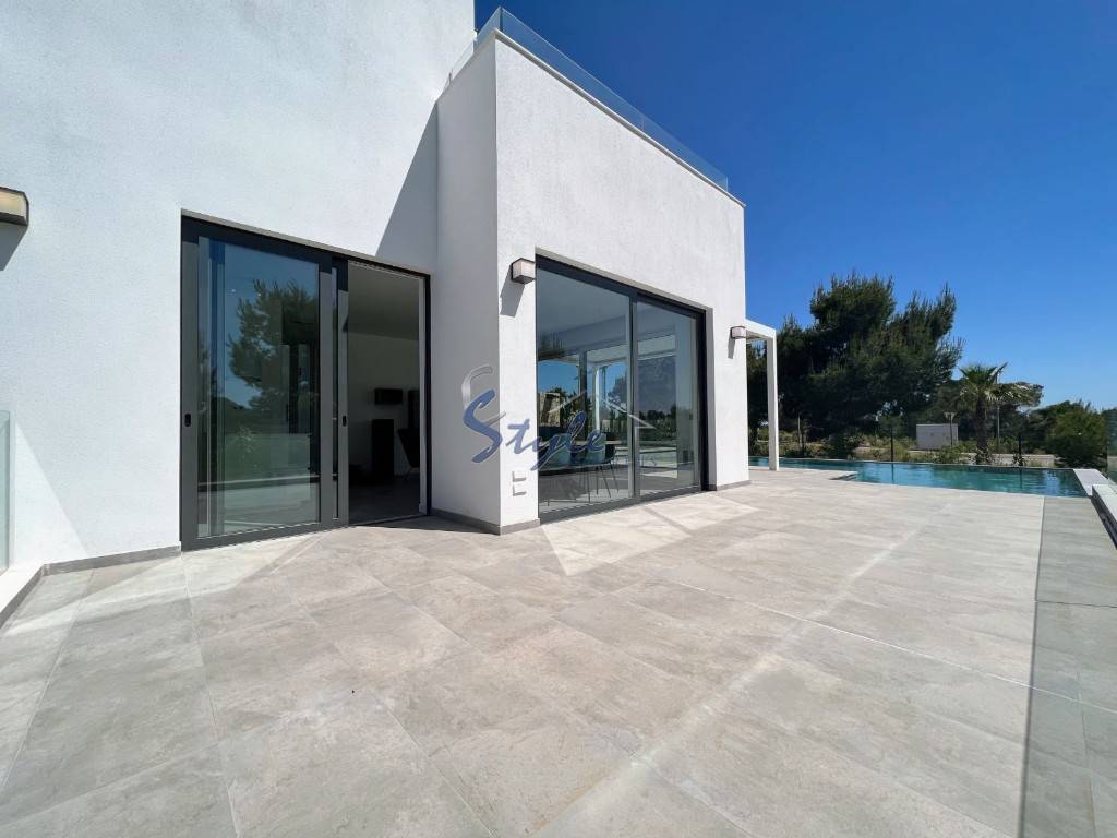 Se vende villa de lujo cerca de los campos de golf en Las Colinas, San Miguel de Salinas, Costa Blanca, España. ID1272