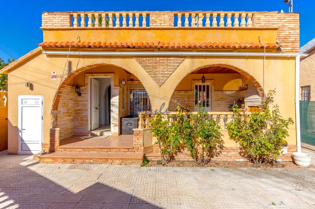 Resale - Villa - Torrevieja - Aguas Nuevas