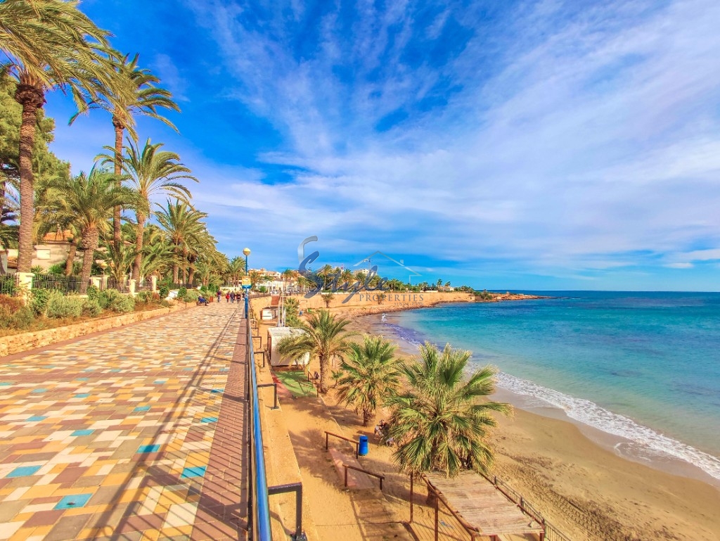 Se vende apartamento de 2 dormitorios cerca de la playa en Punta Prima, Costa Blanca, España. ID1279